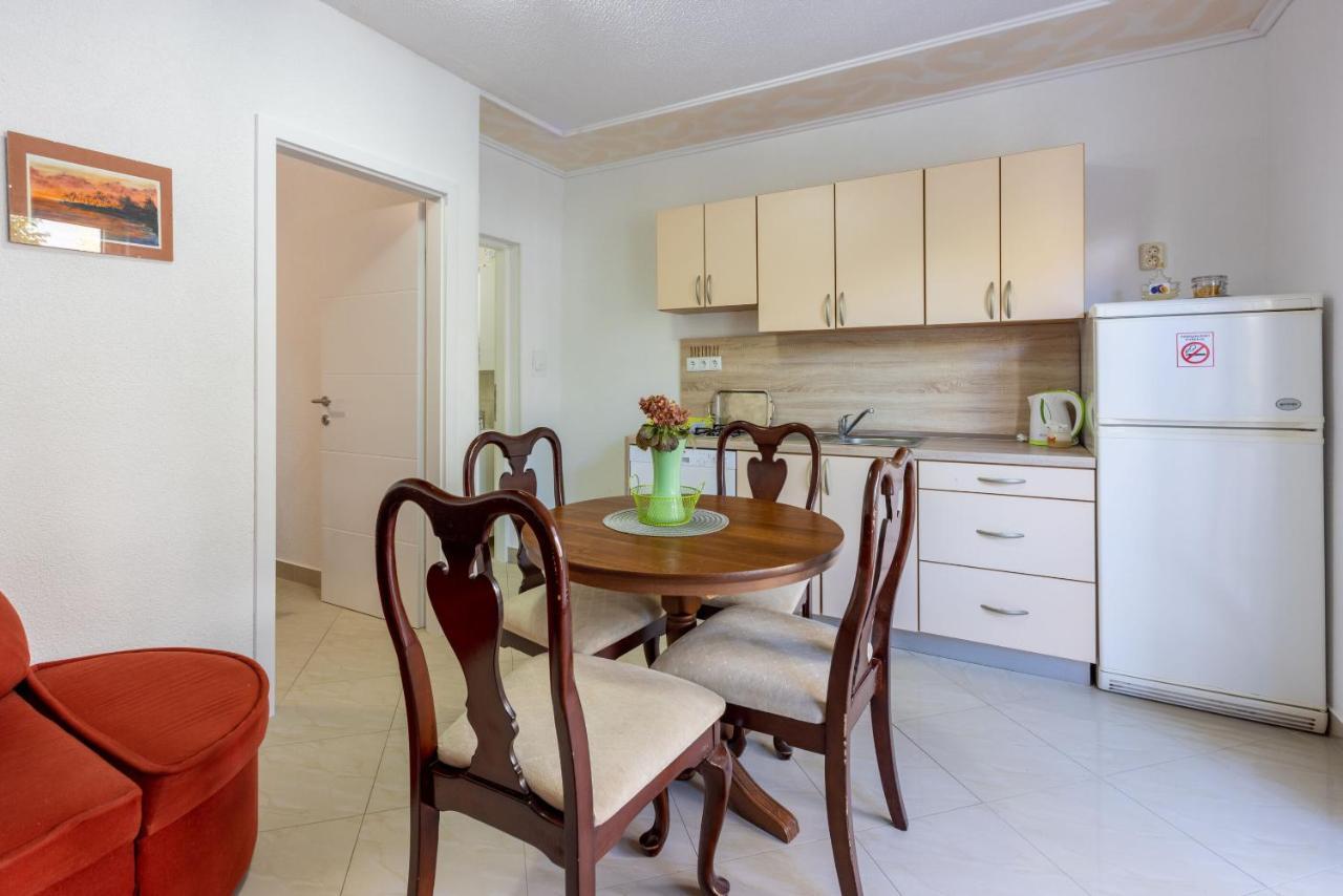 Apartments Pera Selce Bagian luar foto