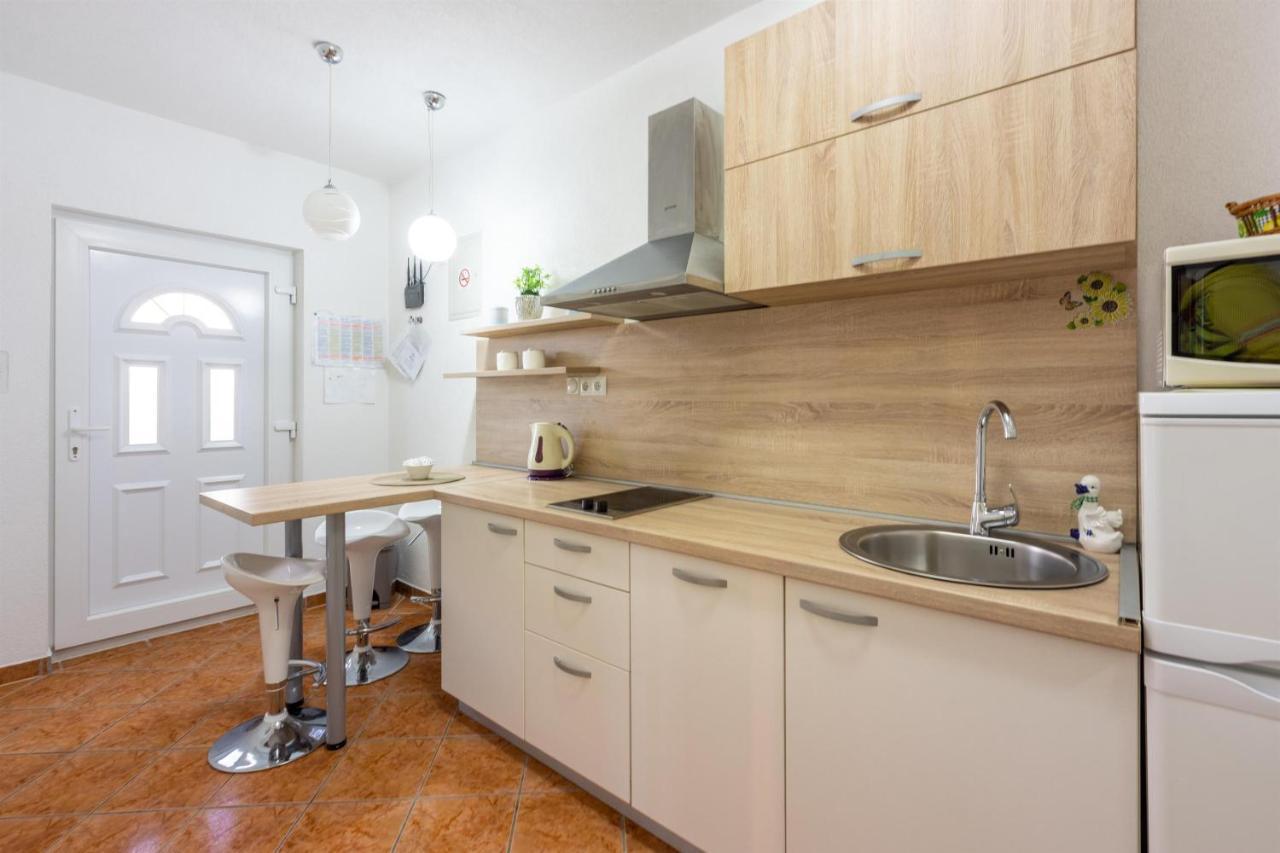 Apartments Pera Selce Bagian luar foto