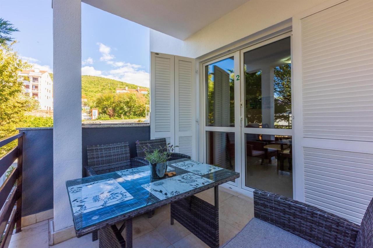 Apartments Pera Selce Bagian luar foto