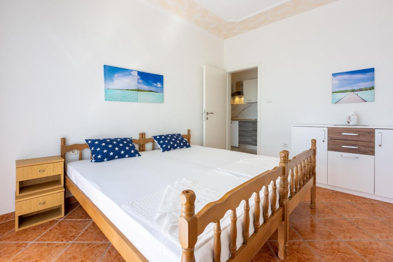 Apartments Pera Selce Bagian luar foto