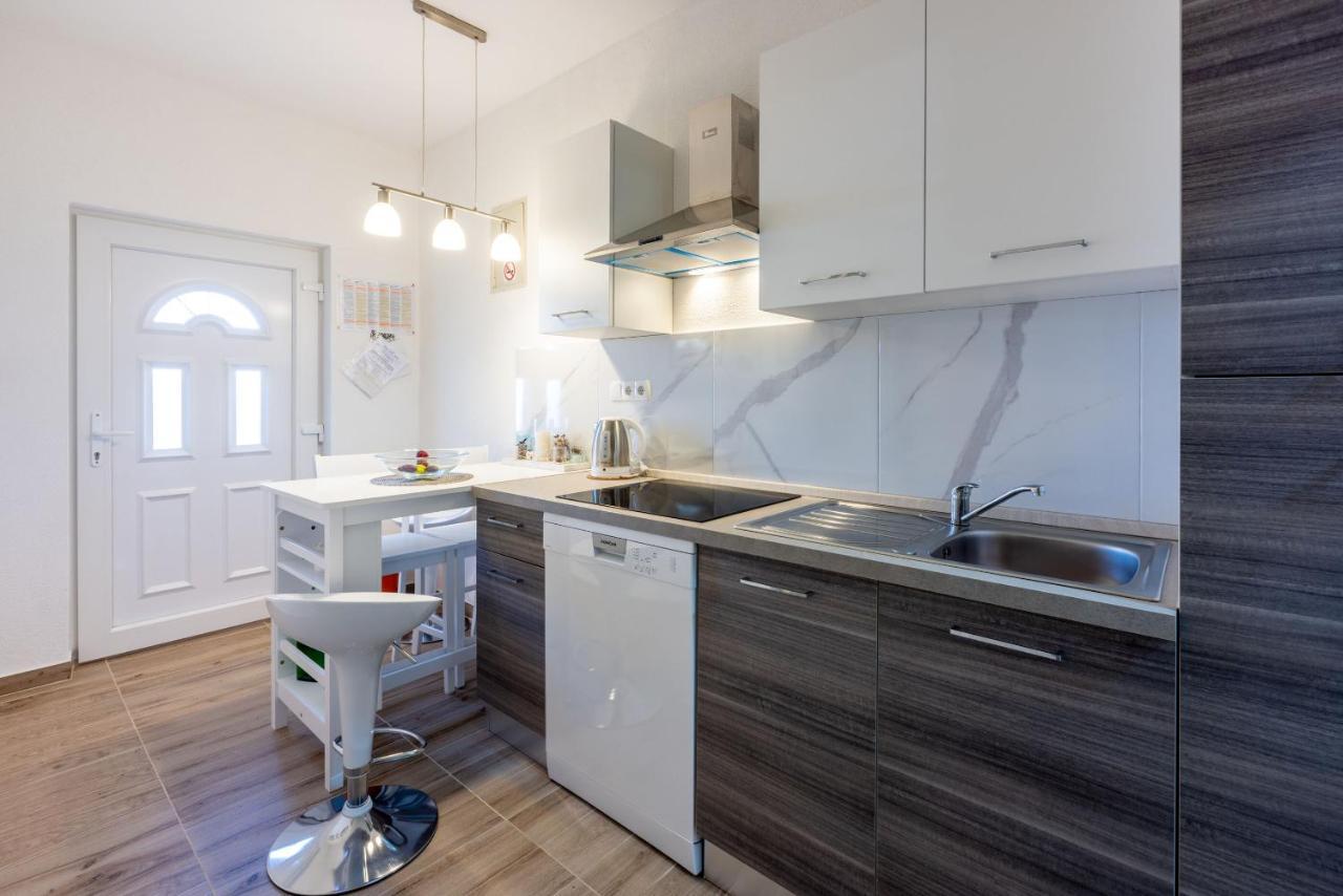 Apartments Pera Selce Bagian luar foto