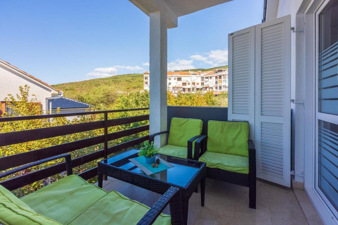 Apartments Pera Selce Bagian luar foto
