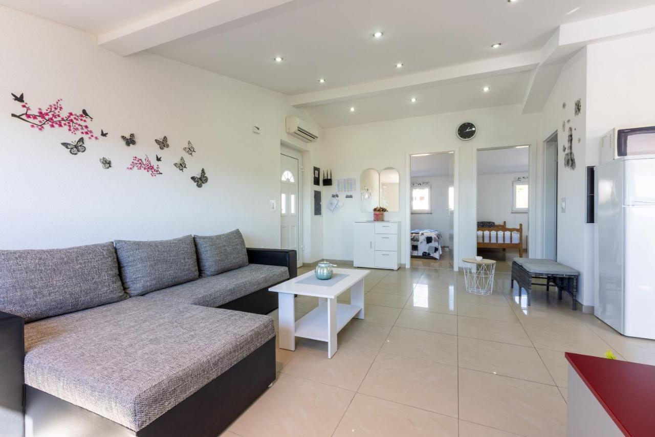 Apartments Pera Selce Bagian luar foto