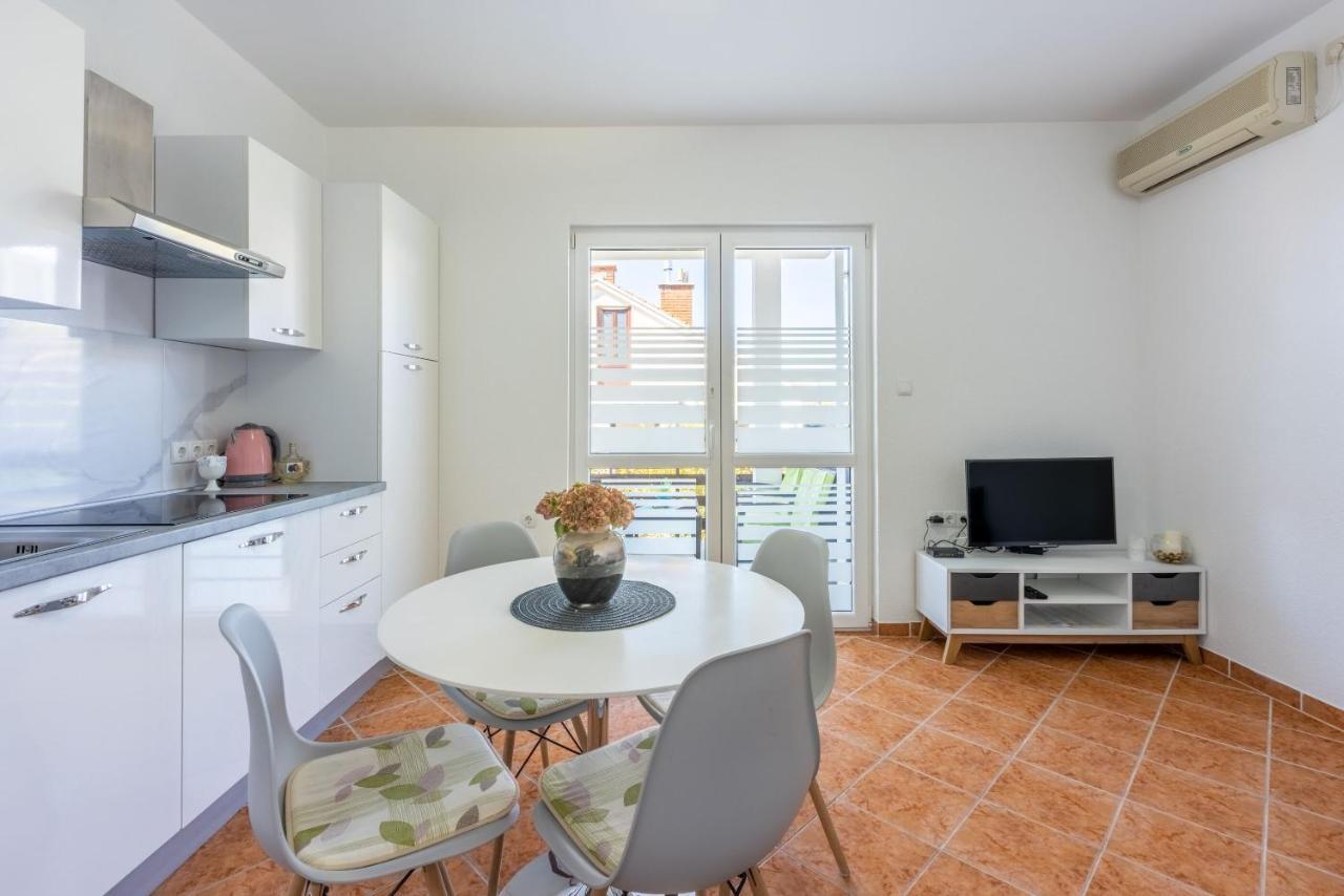 Apartments Pera Selce Bagian luar foto