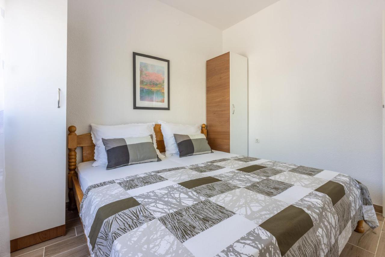 Apartments Pera Selce Bagian luar foto